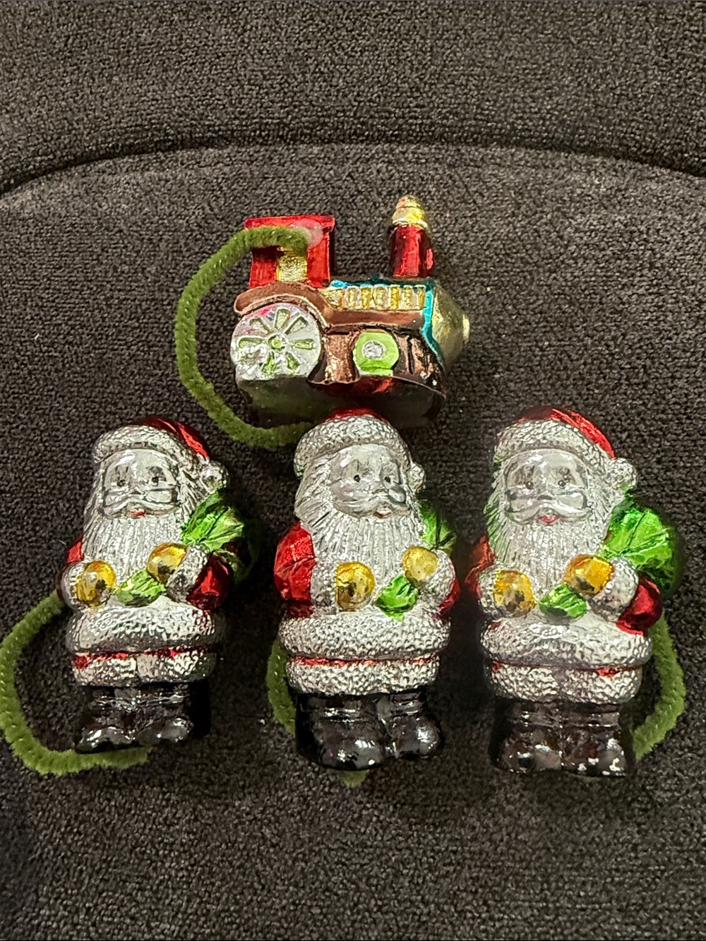 4 VtG ornaments